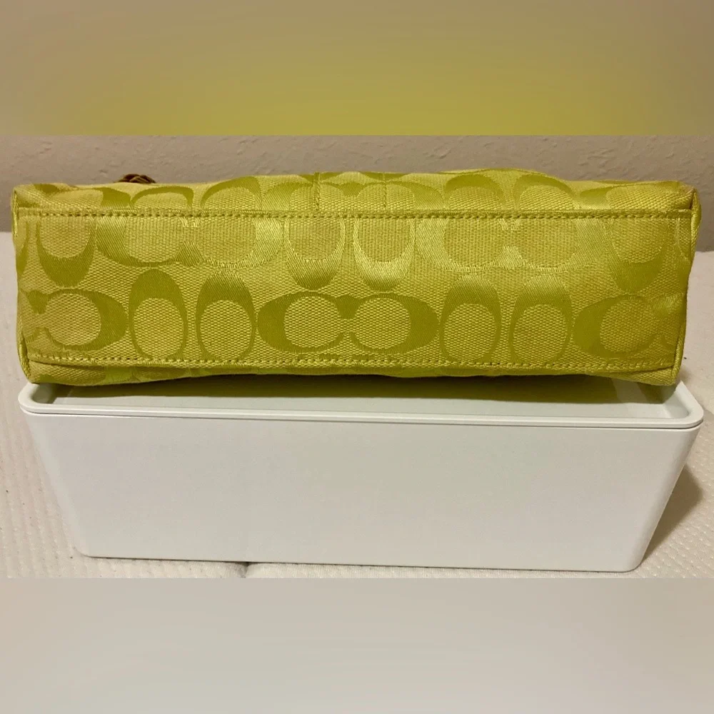 💛COACH🤍6371 Signature Vintage East West Hampton Demi Bag
Baguette Shoulder Bag - Picture 5 of 11